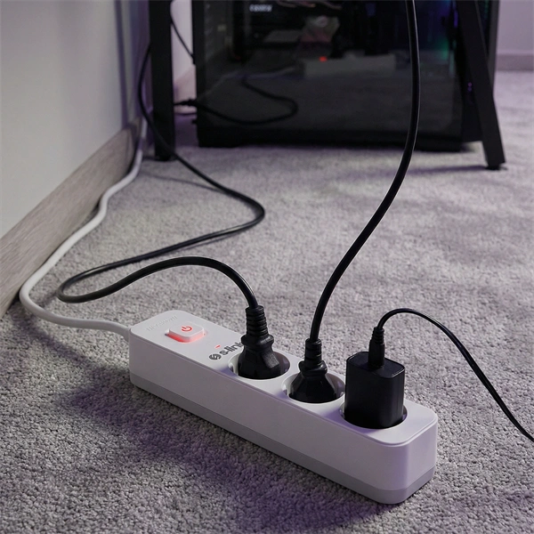 S-Link Túlfeszültségvédõ - SPG301S (1,5m, 750 Joule, 16A, 3680W, 3db schuko, fehér)